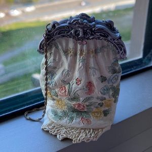 Display piece: floral purse